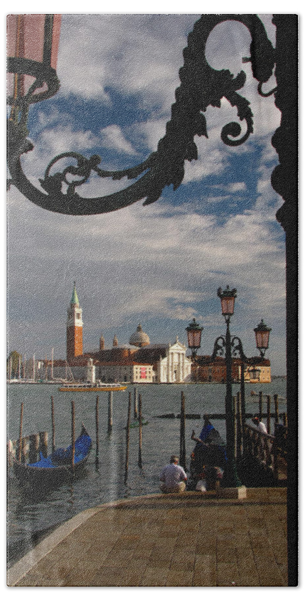 Grand Bath Towel featuring the photograph Elegant Lampost by Jennifer Wheatley Wolf