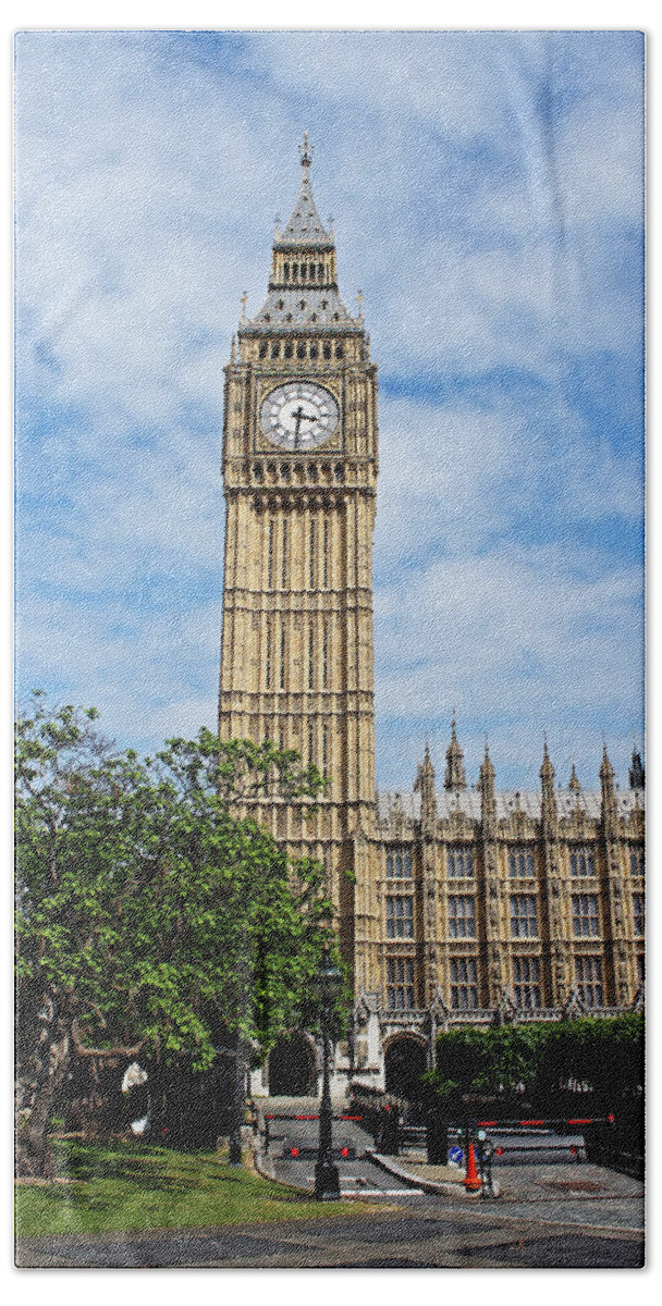 Elizabeth Tower Hand Towel featuring the photograph Elizabeth Tower and Big Ben by Tony Murtagh