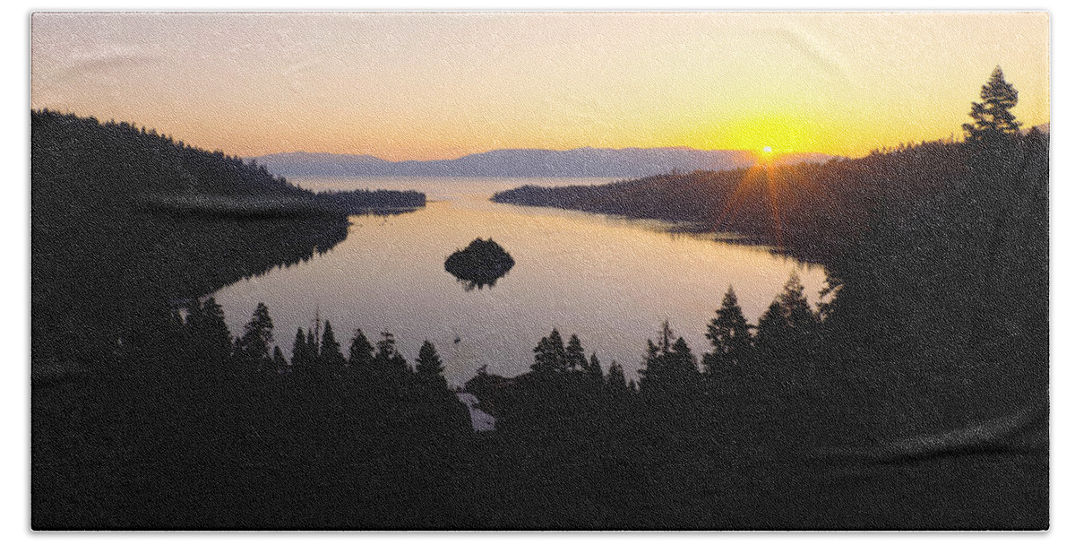 Lake Hand Towel featuring the photograph Emerald Dawn by Chad Dutson