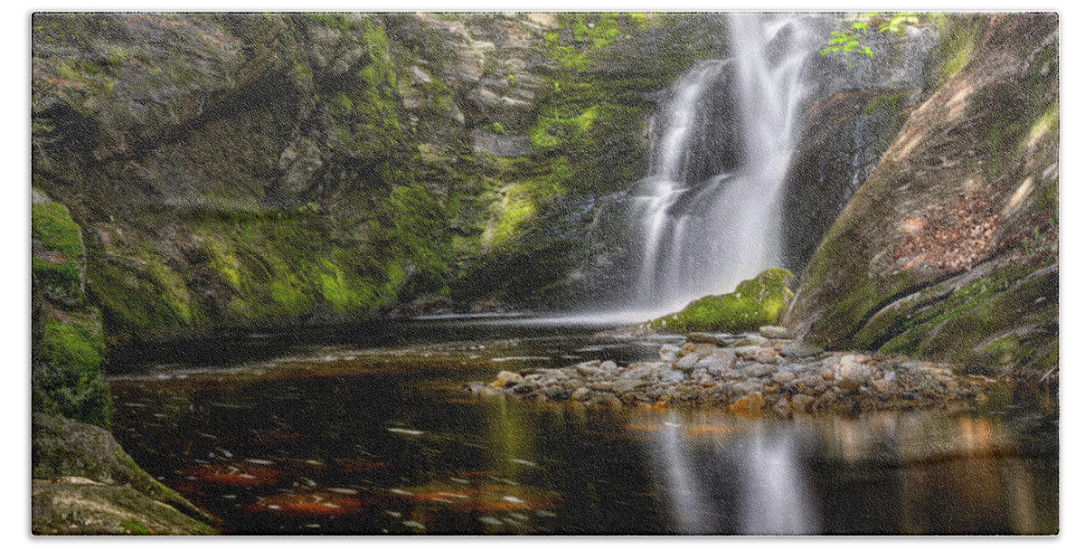 Waterfalls Bath Towel featuring the photograph Enders Falls by Bill Wakeley