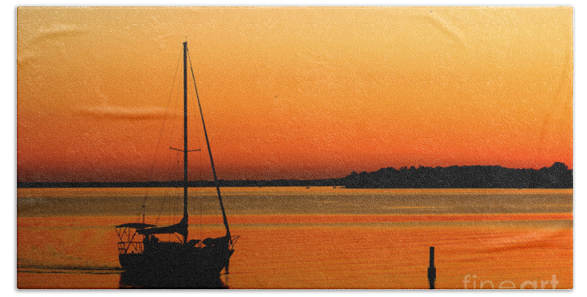 Sunset Bath Towel featuring the photograph Enjoy The Moment 01 by Aimelle Ml