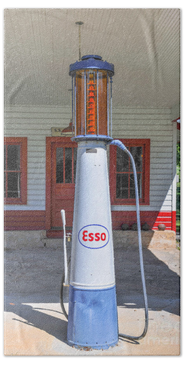 Esso Station Bath Towel featuring the photograph Esso Gas Pump by Dale Powell