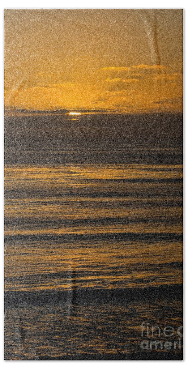 Water Bath Towel featuring the photograph Evening Glow by Peggy Hughes