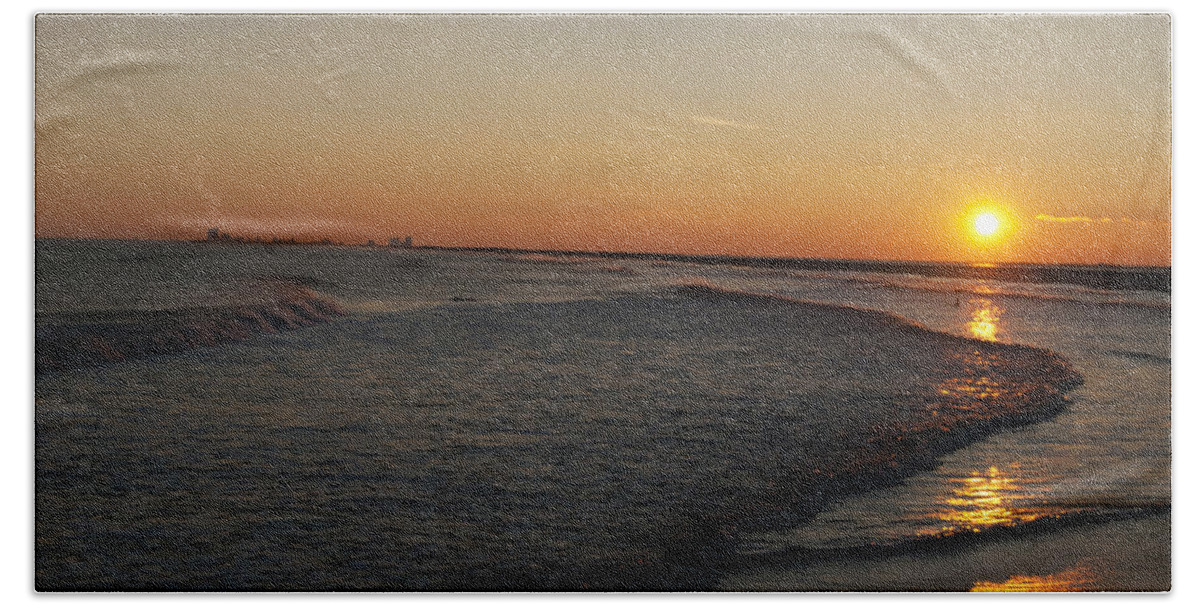 Sunset Bath Towel featuring the photograph Evening Sky by Elsa Santoro