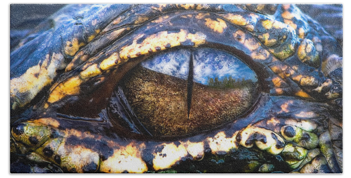 Alligator Bath Towel featuring the photograph Eye of the Dragon by Mark Andrew Thomas