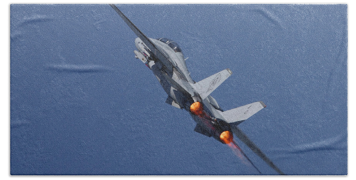 Aircraft Bath Towel featuring the photograph F14 Tomcat - VF101 Grim Reapers by Pat Speirs