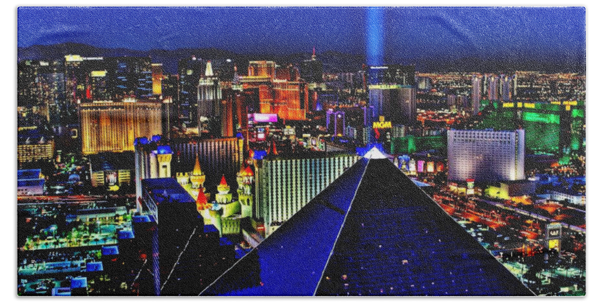 Las Vegas Bath Towel featuring the photograph Fabulous Las Vegas by Benjamin Yeager