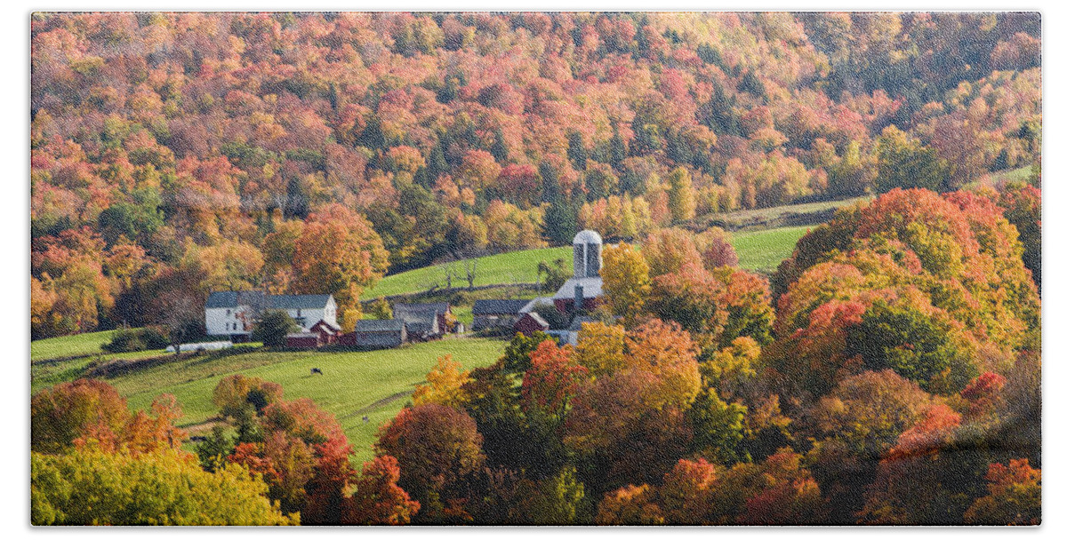 New England Fall Foliage Bath Towel featuring the photograph Farm with a foliage view by Jeff Folger