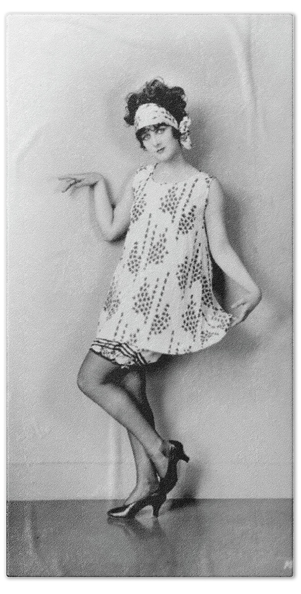 1925 Bath Towel featuring the photograph Fashion A Flapper, 1925 by Granger