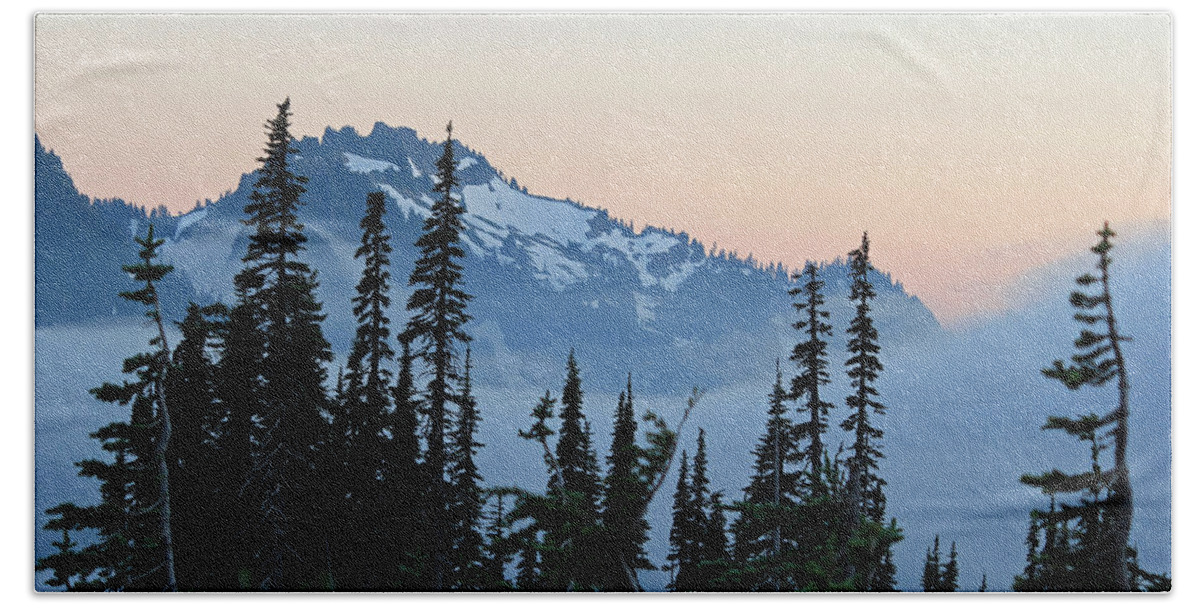 Sunset Hand Towel featuring the photograph Mt. Rainier's Foggy Sunset by E Faithe Lester