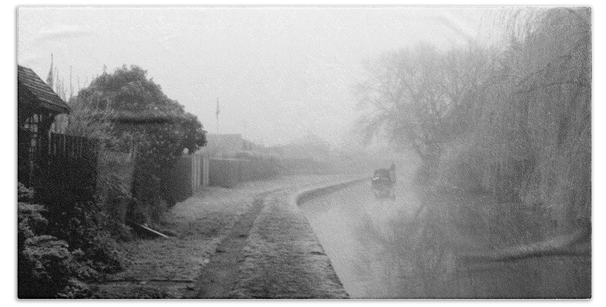 Britain Bath Towel featuring the photograph Foggy Canal At Shobnall by Rod Johnson