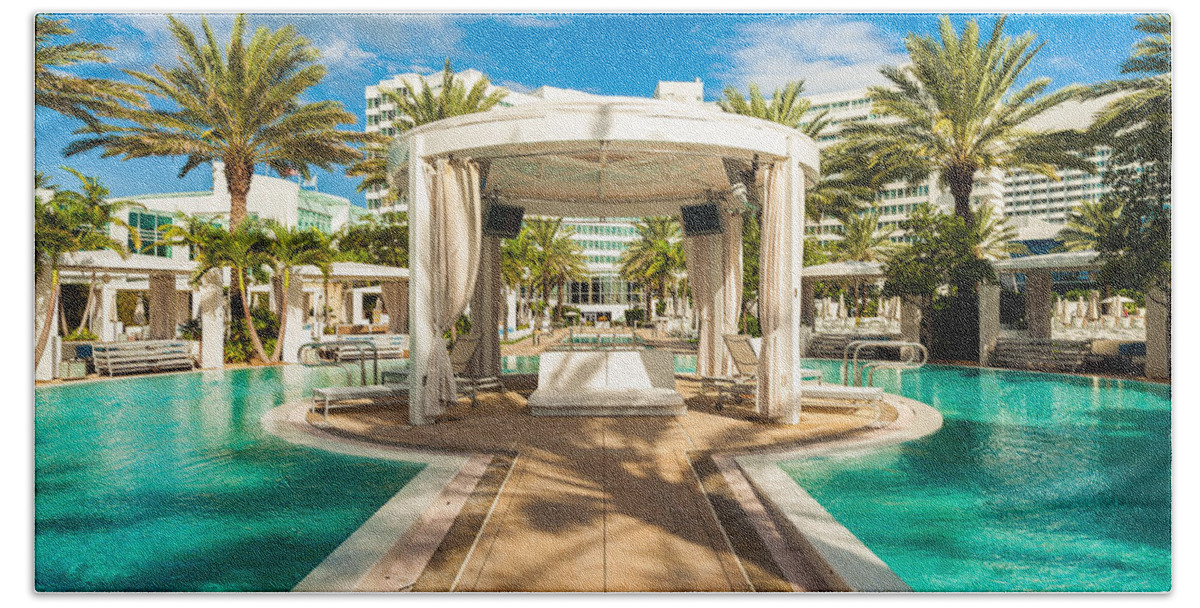 Architecture Hand Towel featuring the photograph Fontainebleau Hotel by Raul Rodriguez