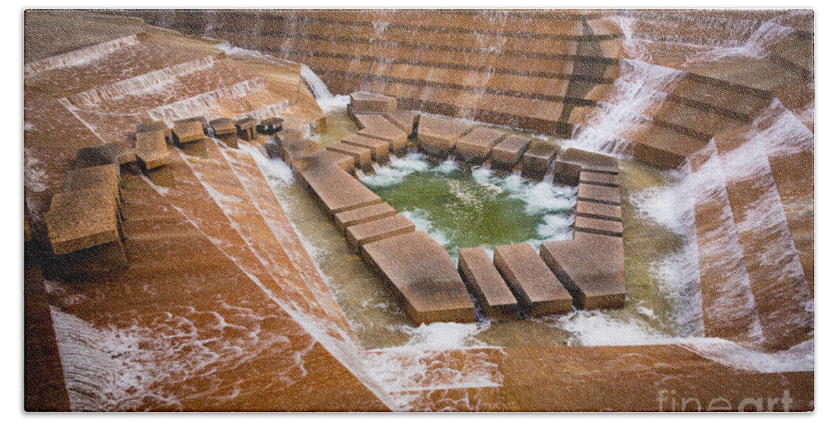 America Hand Towel featuring the photograph Fort Worth Water Gardens by Inge Johnsson