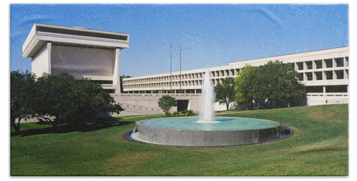 Photography Bath Towel featuring the photograph Fountain In Front Of A Library, Lyndon by Panoramic Images