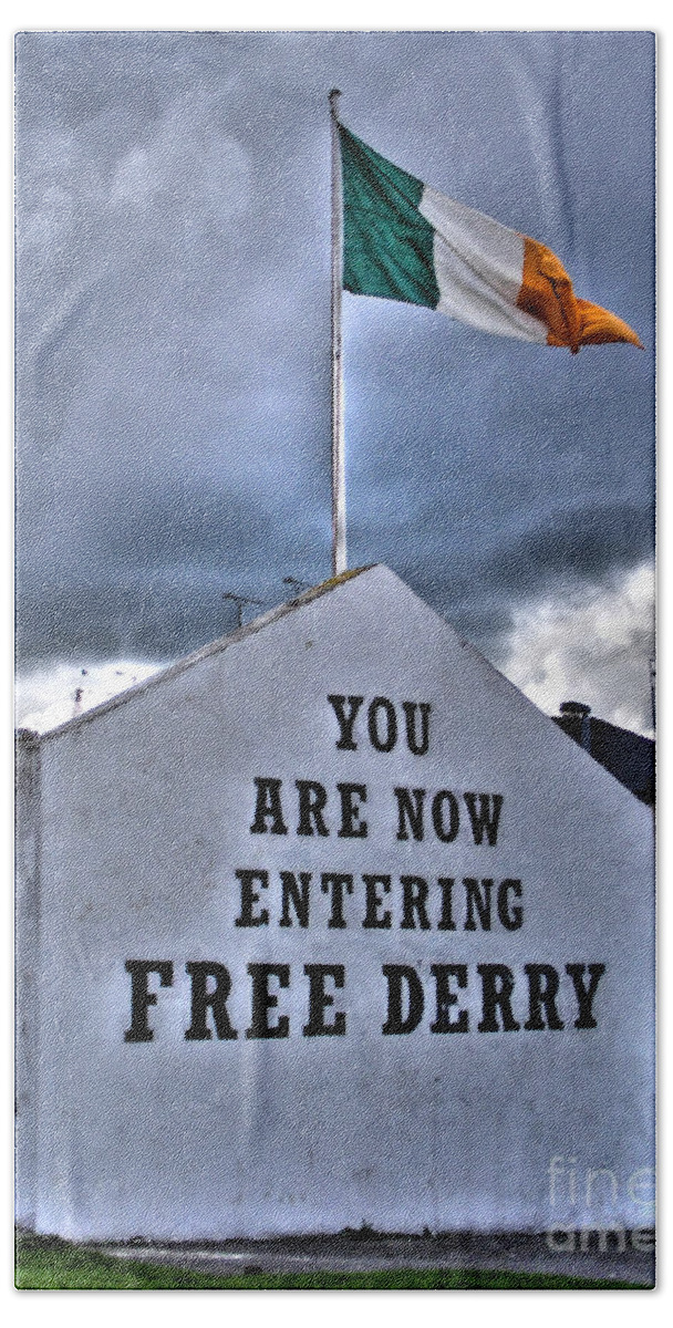 Ree Derry Corner Hand Towel featuring the photograph Free Derry Wall by Nina Ficur Feenan