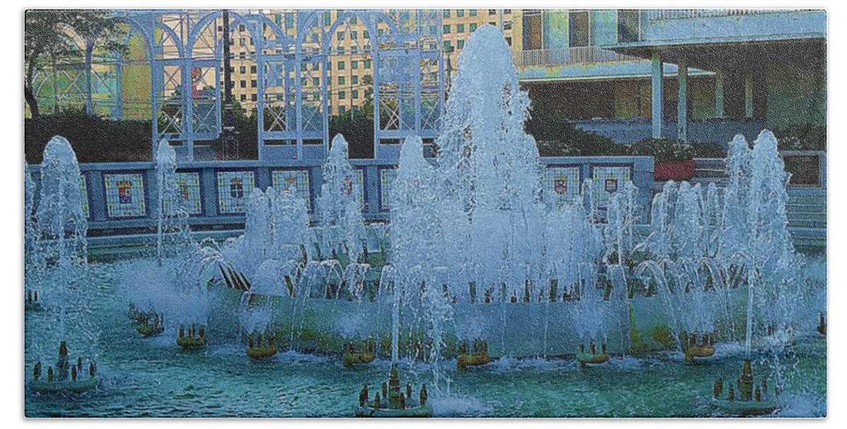 French Quarter Fountain Bath Towel featuring the photograph French Quarter Water Fountain by Saundra Myles