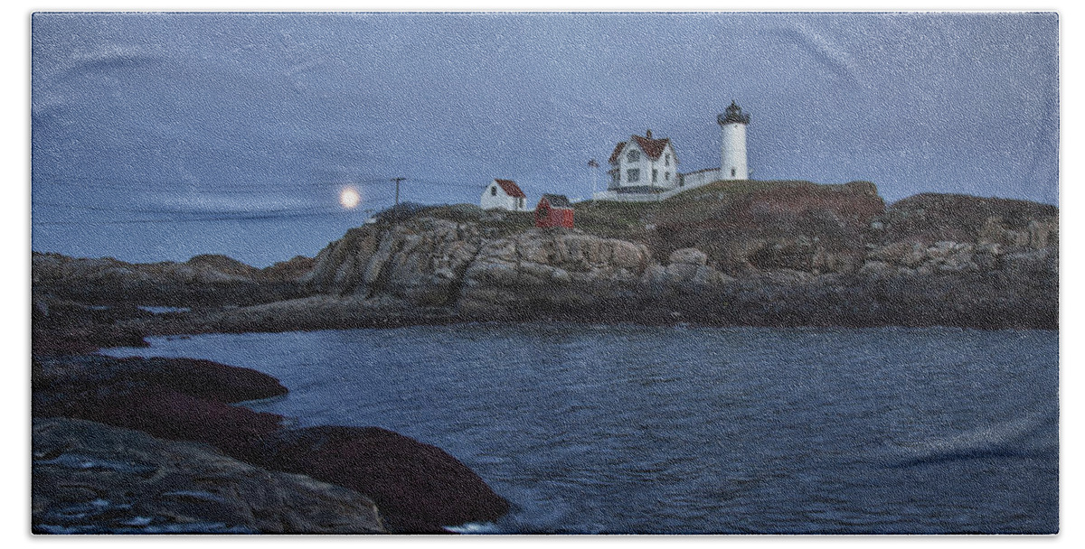 Maine Lighthouse Bath Towel featuring the photograph Full Moon Rise Over Nubble by Jeff Folger