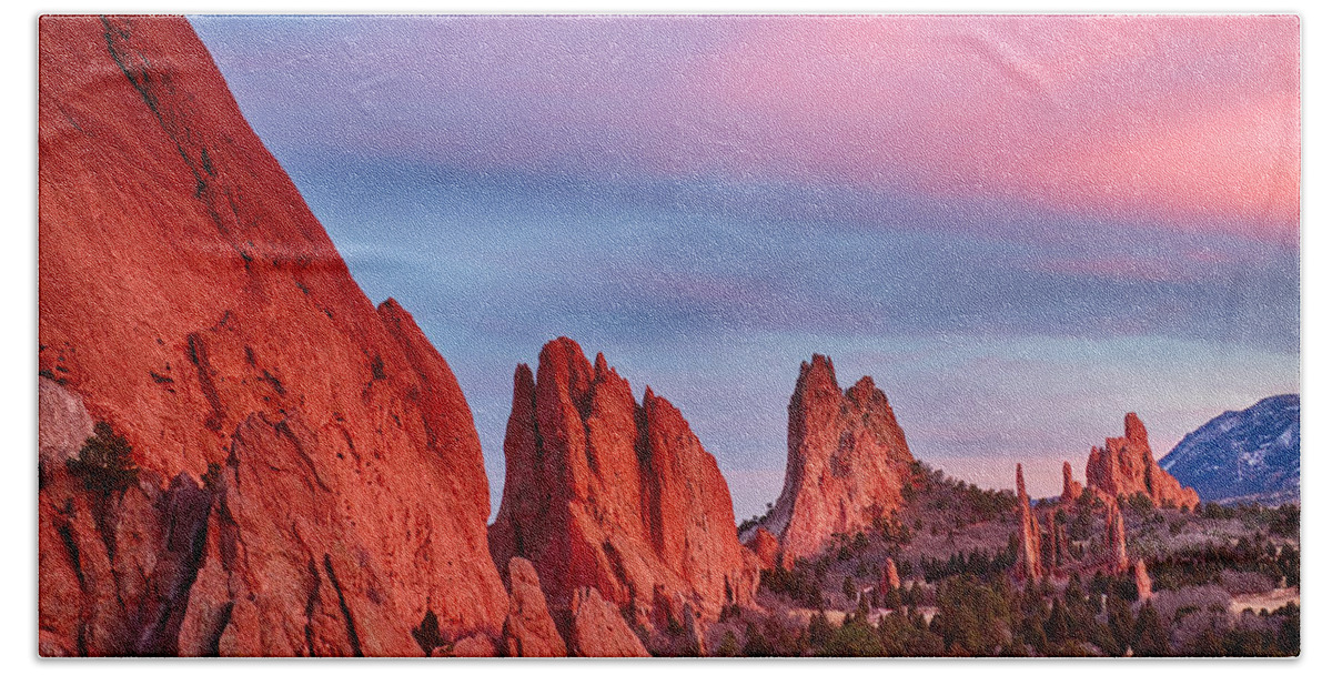Garden Of The Gods Bath Towel featuring the photograph Garden of the Gods Sunset View by James BO Insogna