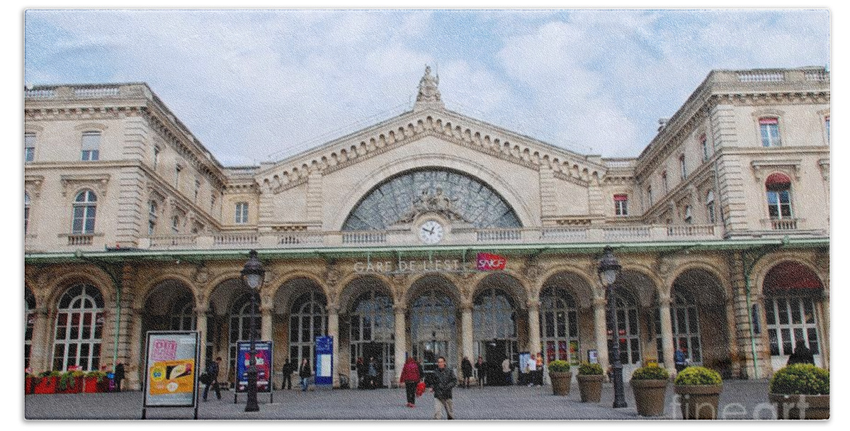 Gare Hand Towel featuring the photograph Gare De L'Est Paris by David Fowler