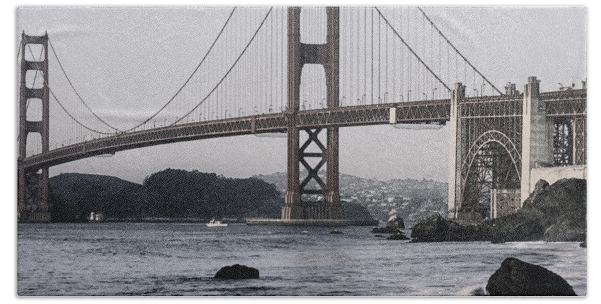 Golden Gate Bridge Bath Towel featuring the photograph Golden Gate 1 by Robert Fawcett
