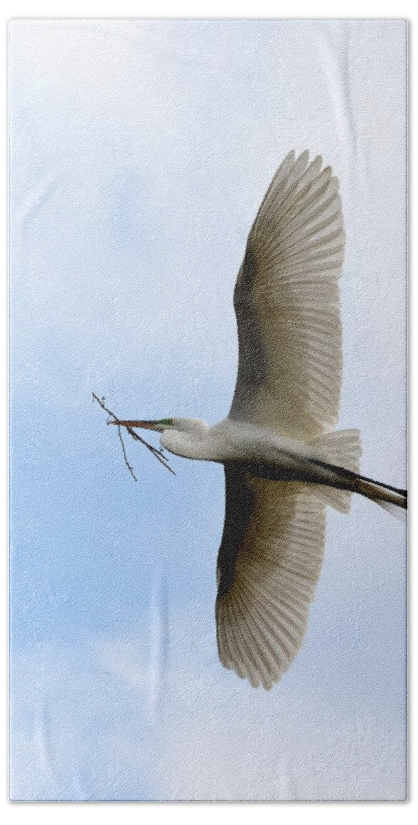 Bird Bath Towel featuring the photograph Great Egret In Flight by Richard Bryce and Family