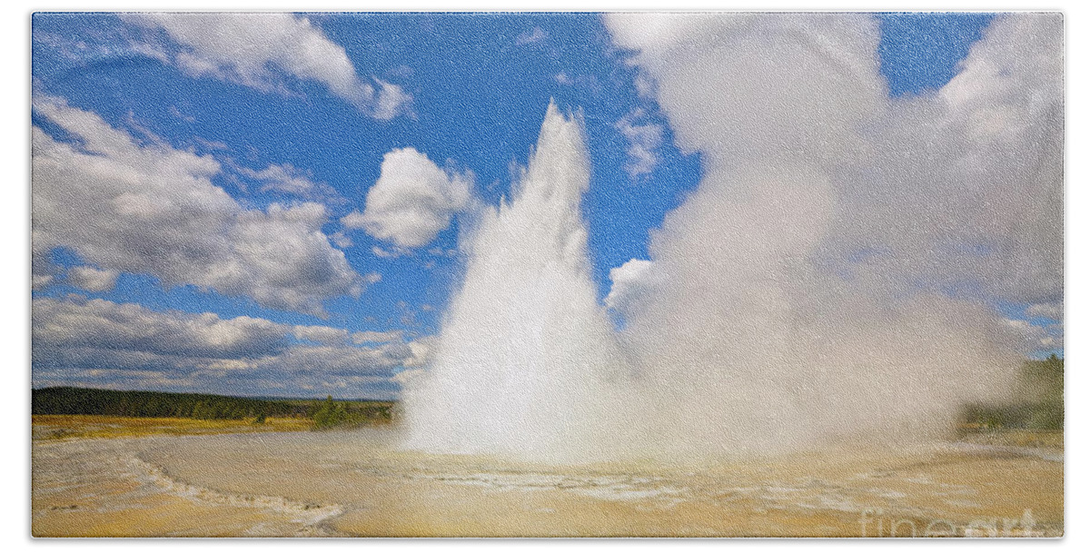 00431103 Hand Towel featuring the photograph Great Fountain Geyser in Yellowstone by Yva Momatiuk and John Eastcott