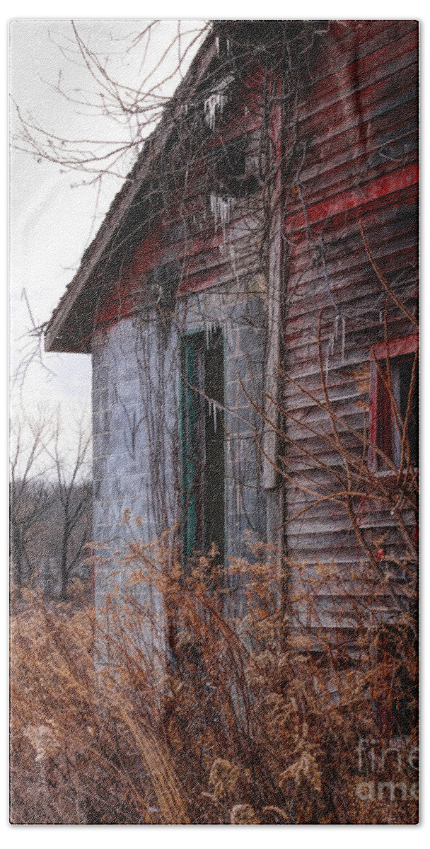 Red Barn Bath Towel featuring the photograph Half by Rick Kuperberg Sr