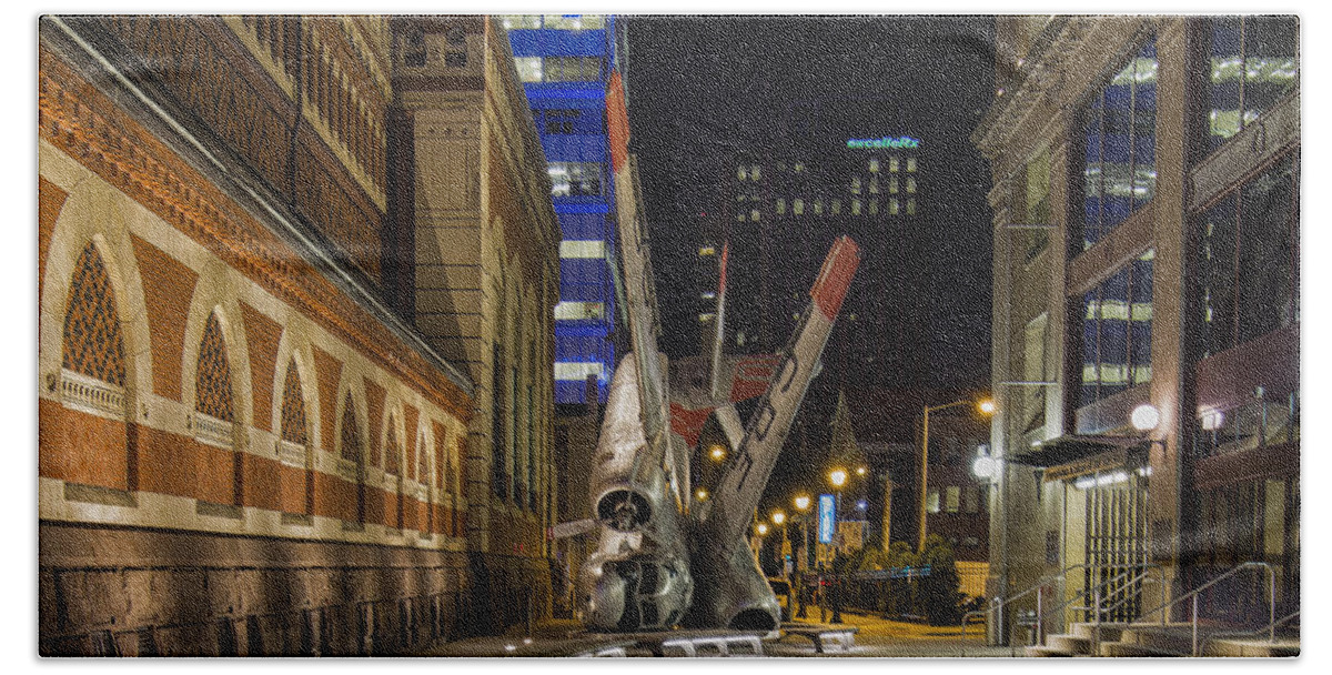Plane Bath Towel featuring the photograph Hard landing by Rob Dietrich