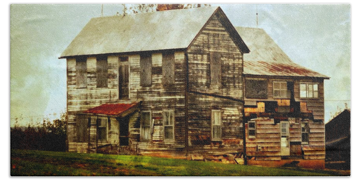 Rustic Bath Towel featuring the photograph Homestead by Marty Koch