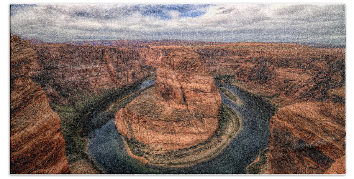 Granger Photography Bath Towel featuring the photograph Horseshoe Bend by Brad Granger