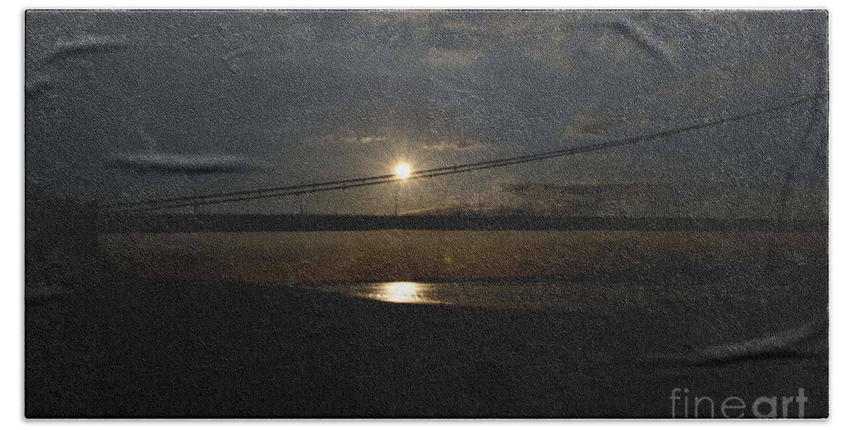 Humber Bridge Bath Towel featuring the photograph Humber Bridge Sunset by Scott Lyons