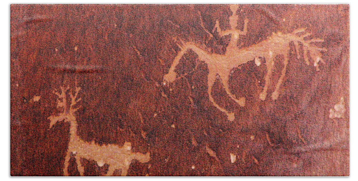 Petroglyph Bath Towel featuring the photograph Hunter and the Hunted by Joe Kozlowski