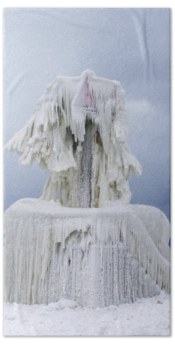 Lighthouse Bath Towel featuring the photograph Ice Covered Warning Tower along Lake Michigan in St. Joseph Michigan by Peter Ciro