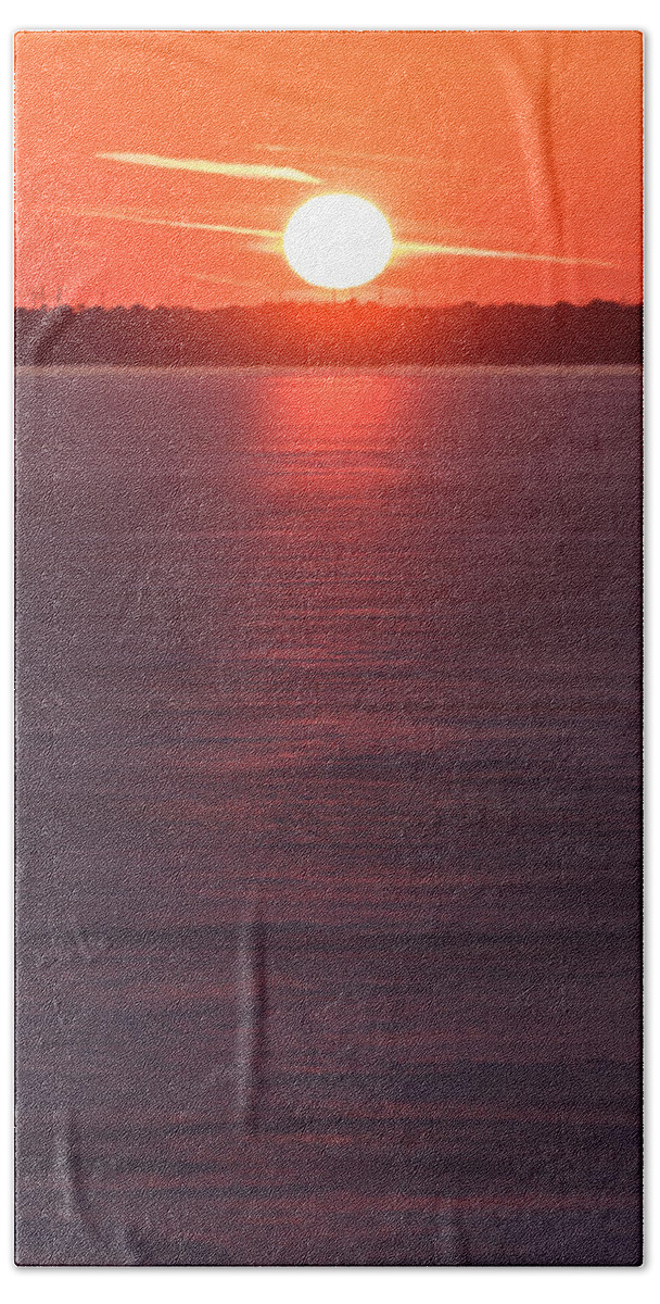 Terry Deluco Bath Towel featuring the photograph Ice Glow Sunset Seaside New Jersey by Terry DeLuco