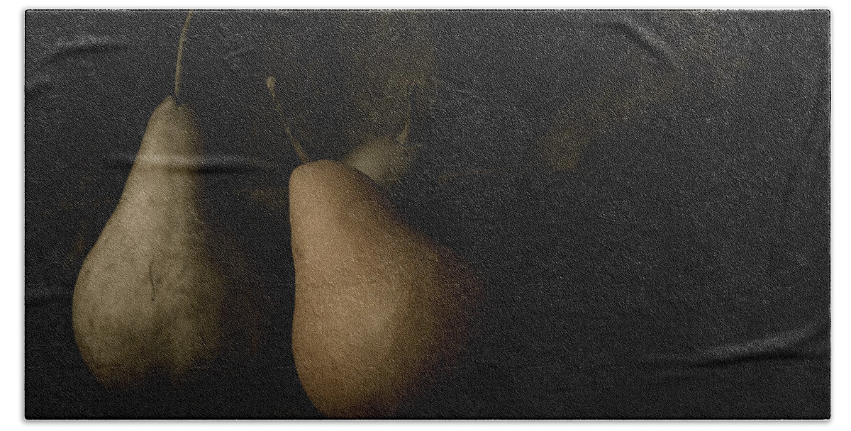 Pear Bath Sheet featuring the photograph In Darkness by Amy Weiss