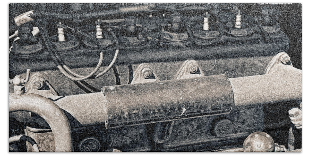 Photo Bath Towel featuring the photograph Inner Life of an Old Car by Jutta Maria Pusl