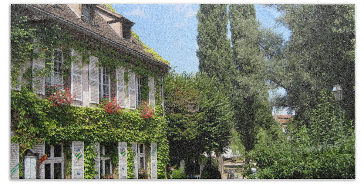 Timber Bath Towel featuring the photograph Ivy covered house in Strasbourg France by Amanda Mohler