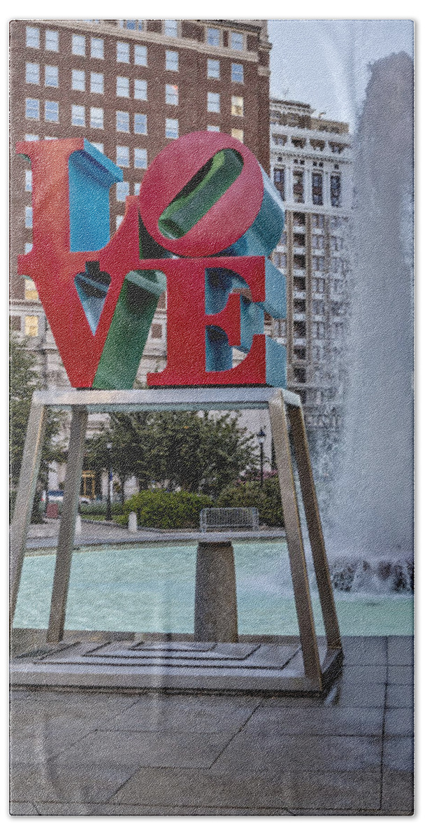 Love Sign Bath Towel featuring the photograph JFK Plaza Love Park by Susan Candelario