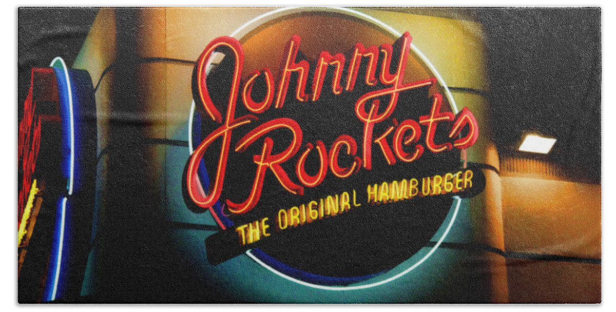 Johnny Rockets Bath Towel featuring the photograph Johnny Rockets Sign by Chuck Staley