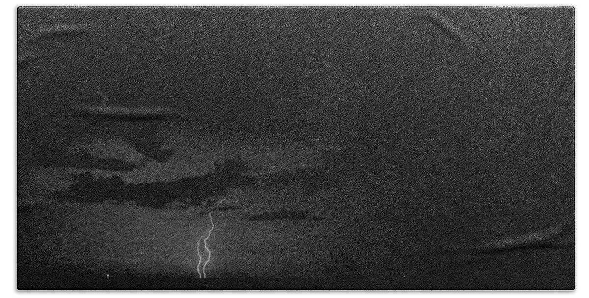 Lightning Bath Towel featuring the photograph Labor Day Weekend Lightning 10 by Richard Zentner