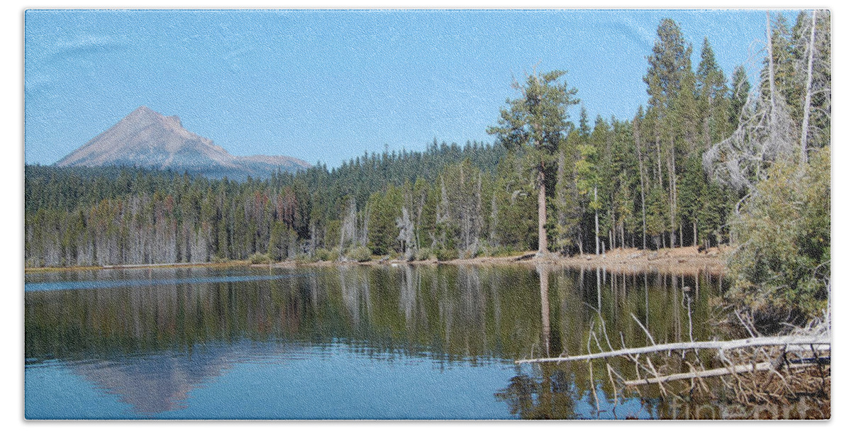 Lake Of The Woods Oregon Bath Towel featuring the photograph Lake Of The Woods 4 by Debra Thompson