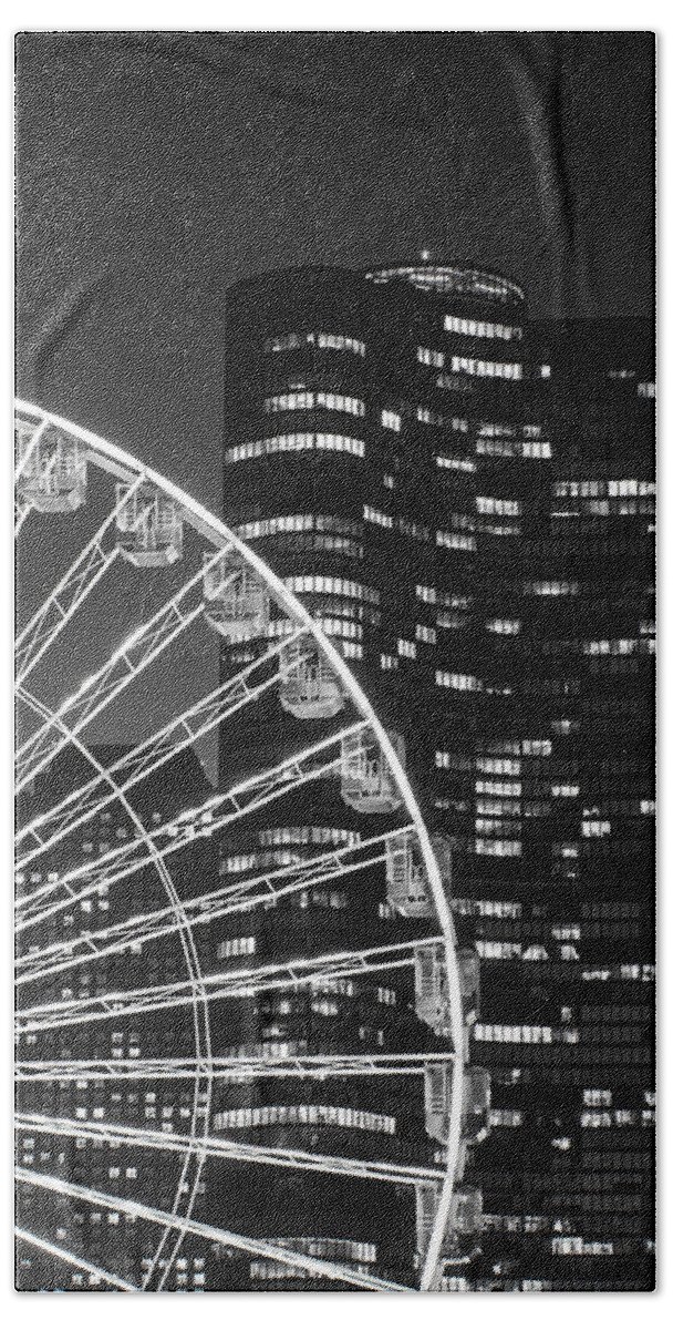 Chicago Hand Towel featuring the photograph Lake Point Tower by Sebastian Musial