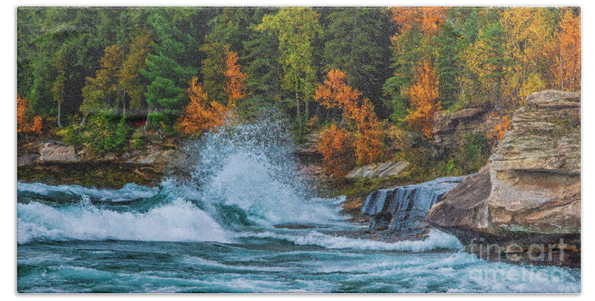 Lake Superior Shoreline Bath Towel by Todd Bielby - Fine Art America