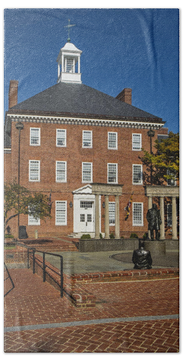 Annapolis Bath Towel featuring the photograph Lawyers Mall by Susan Candelario
