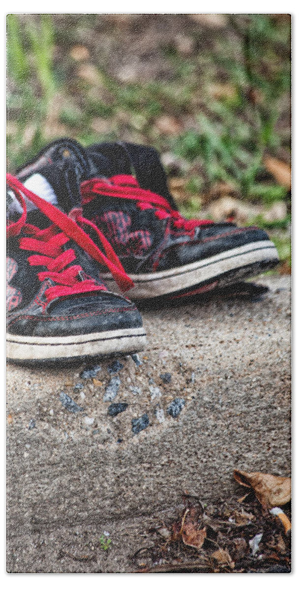 Sneakers Bath Towel featuring the photograph Left On The Curb by Karol Livote