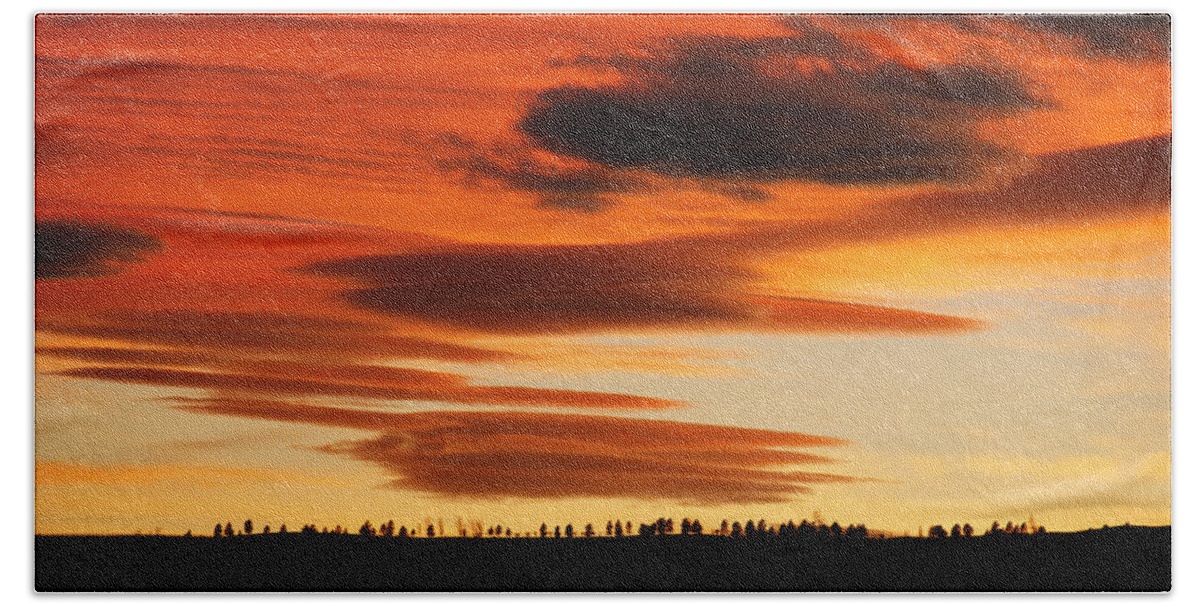 Lenticular Bath Towel featuring the photograph Lenticular Sunset 1 by Marilyn Hunt