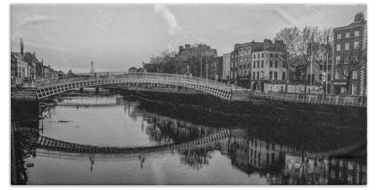 Liffey Hand Towel featuring the photograph Liffey River Dublin Ireland in Black and White by Bill Cannon