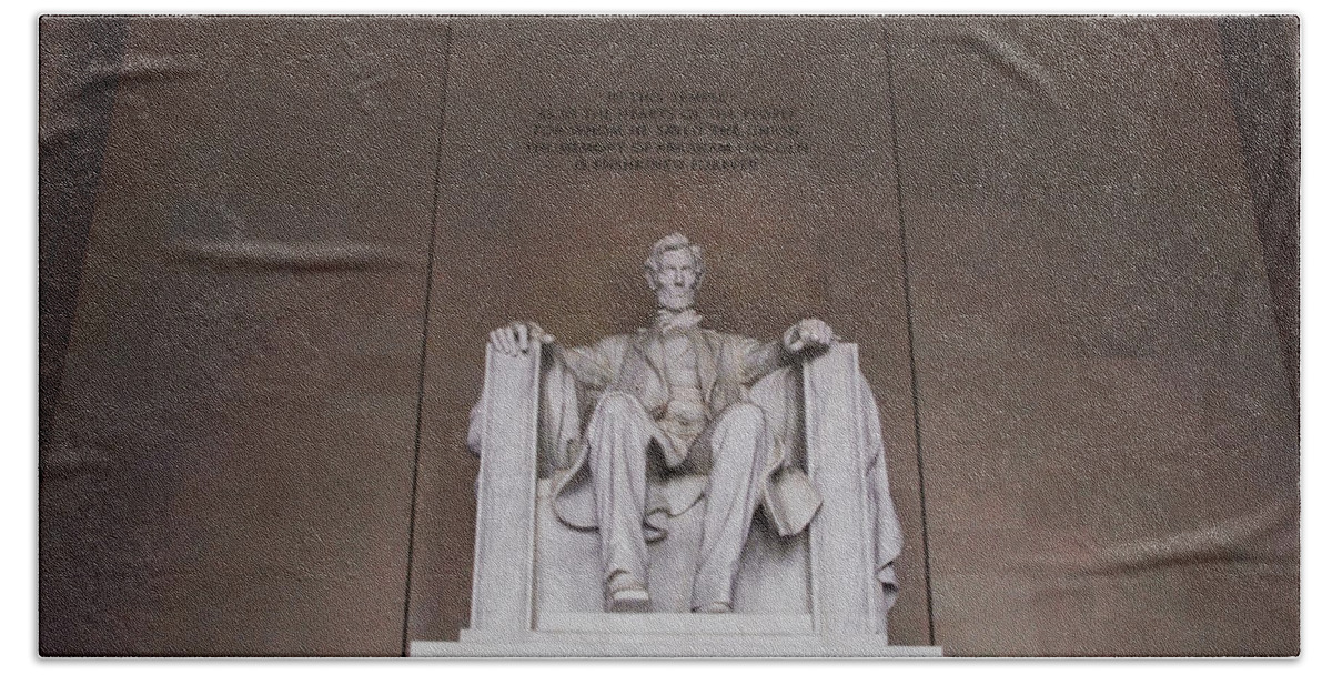 Lincoln Bath Sheet featuring the photograph Lincoln Memorial Statue by Bill Cannon