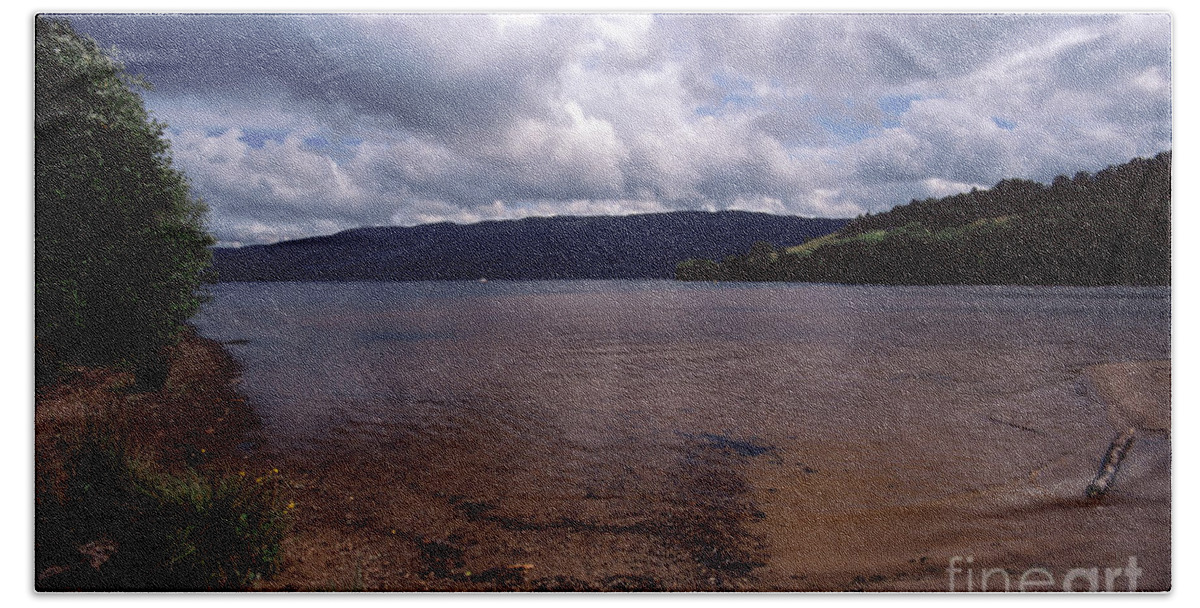 Drumnadrochit Bath Towel featuring the photograph Loch Ness strand by Riccardo Mottola