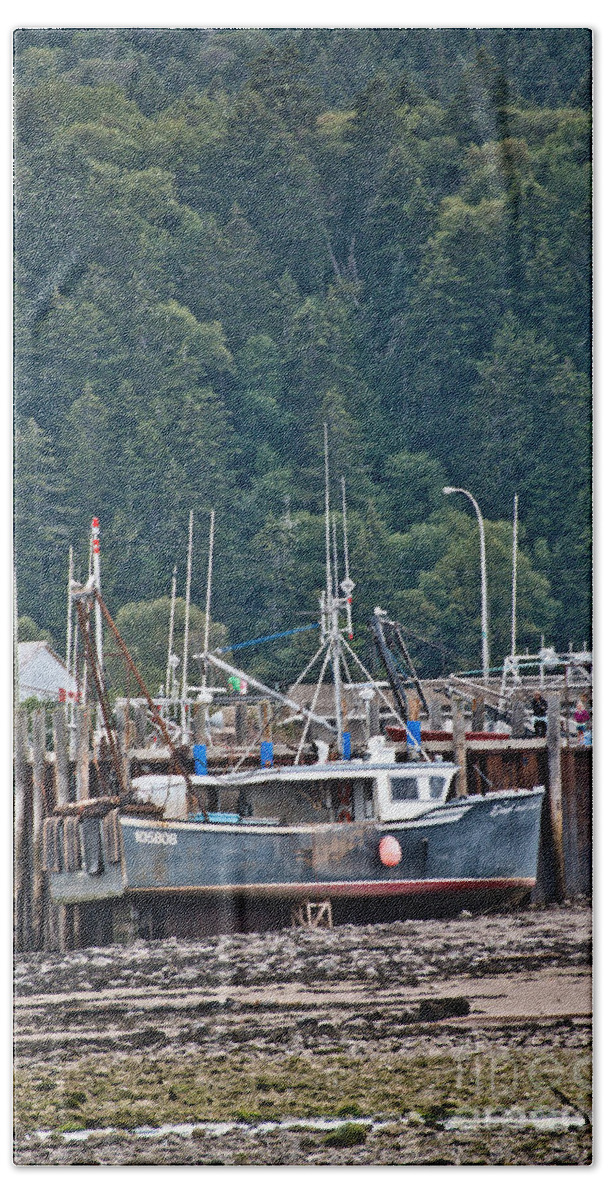  Bath Towel featuring the photograph Low Tide Fishing Boat by Cheryl Baxter